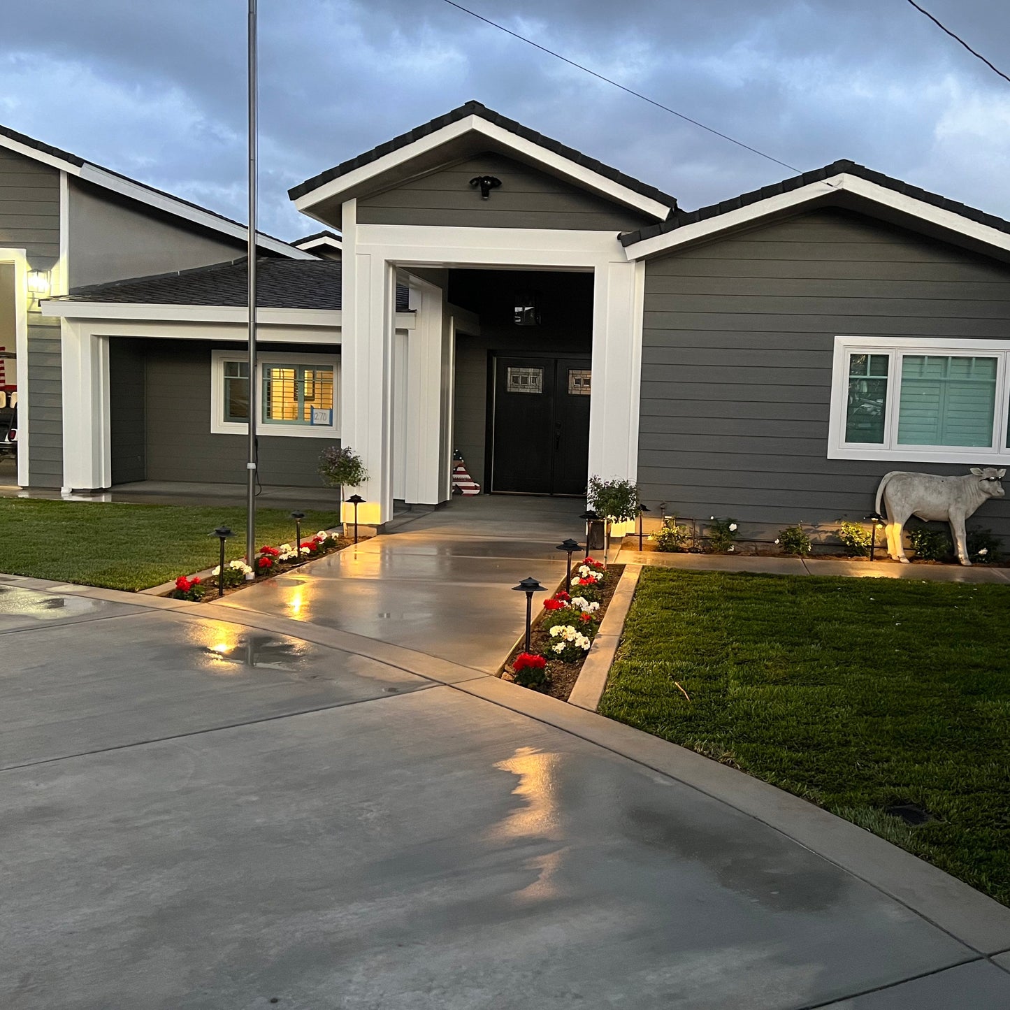 Tier 2 Black Brass Path Light