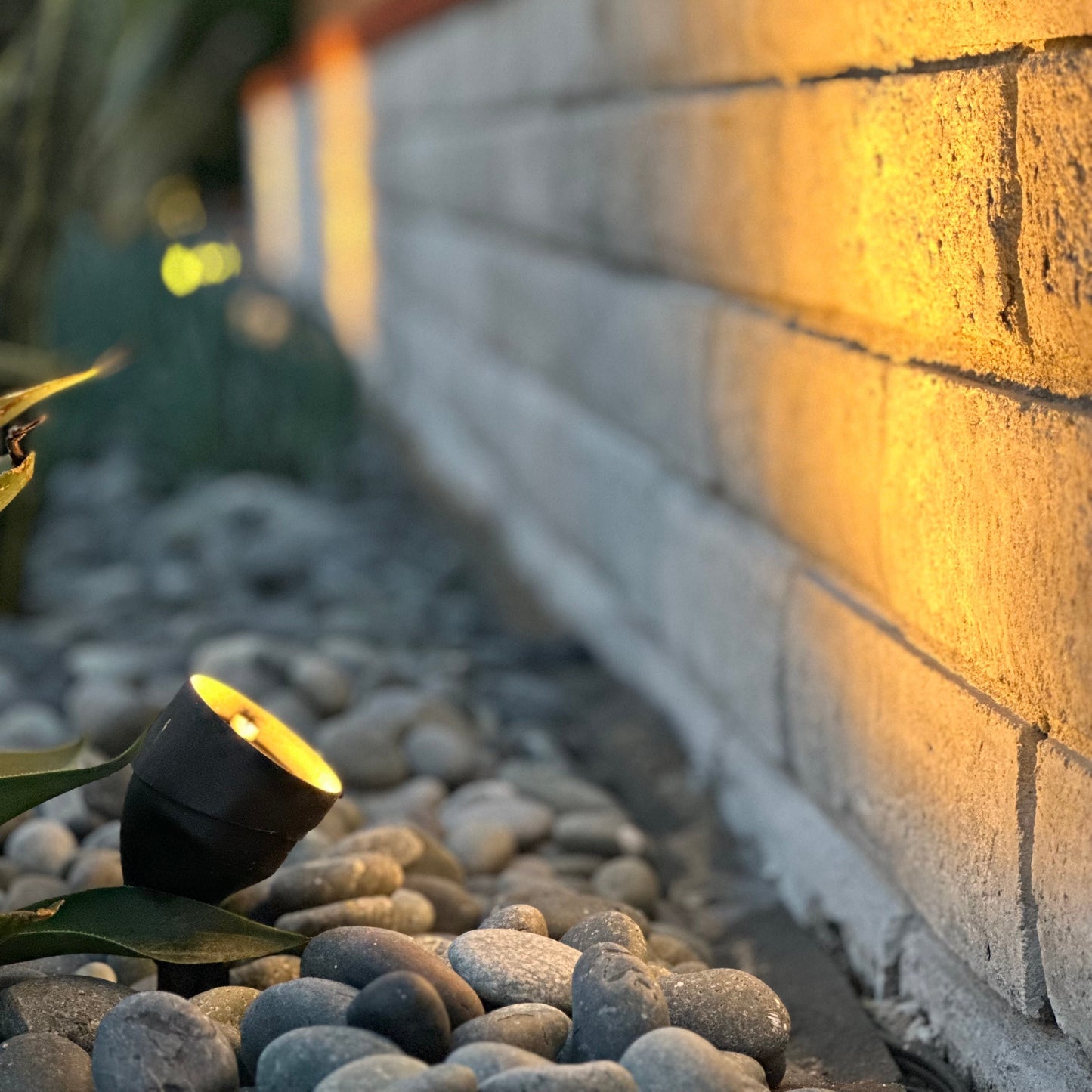 Tulay Black Oval Flood Light