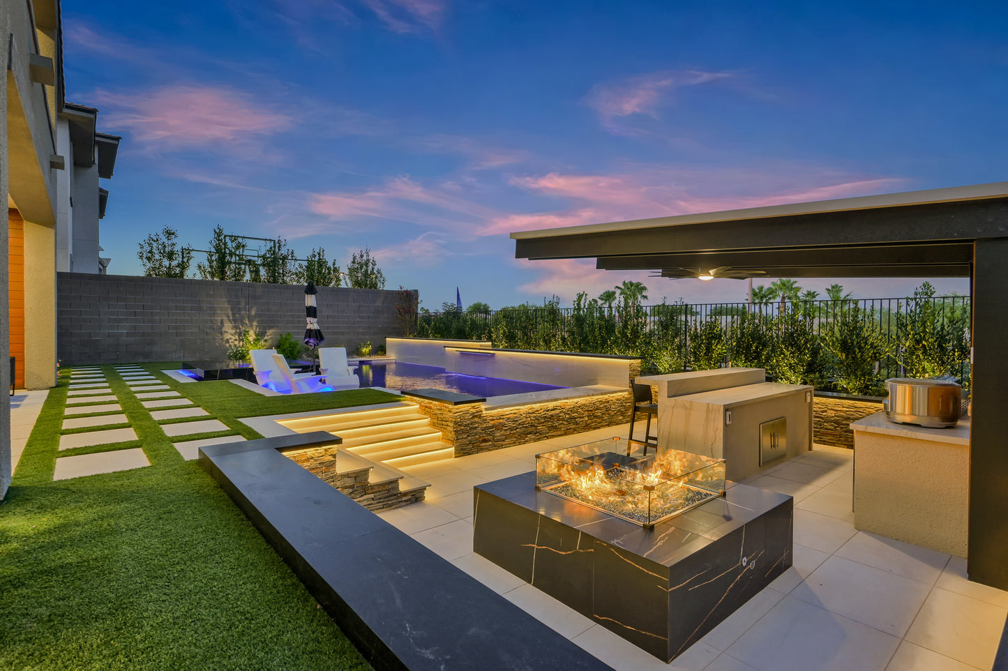 Neon Side Flex 0612 Strip Light 16'-82' 24VDC