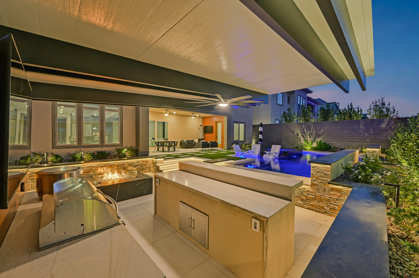 Neon Side Flex 0612 Strip Light 16'-82' 24VDC